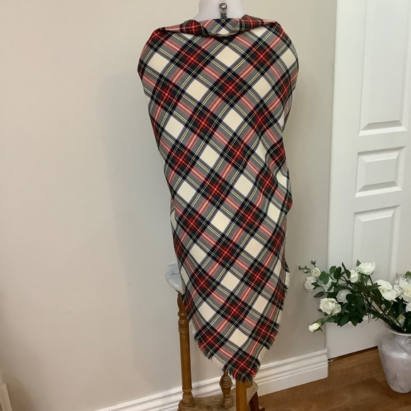 Tartan plaid wool shawl - Picture 6 of 12